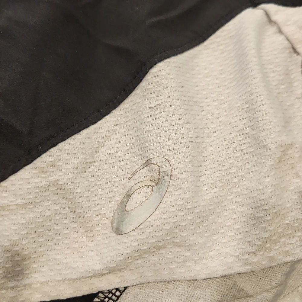 [ASICS] Motion Dry Athletic Shorts - Size M